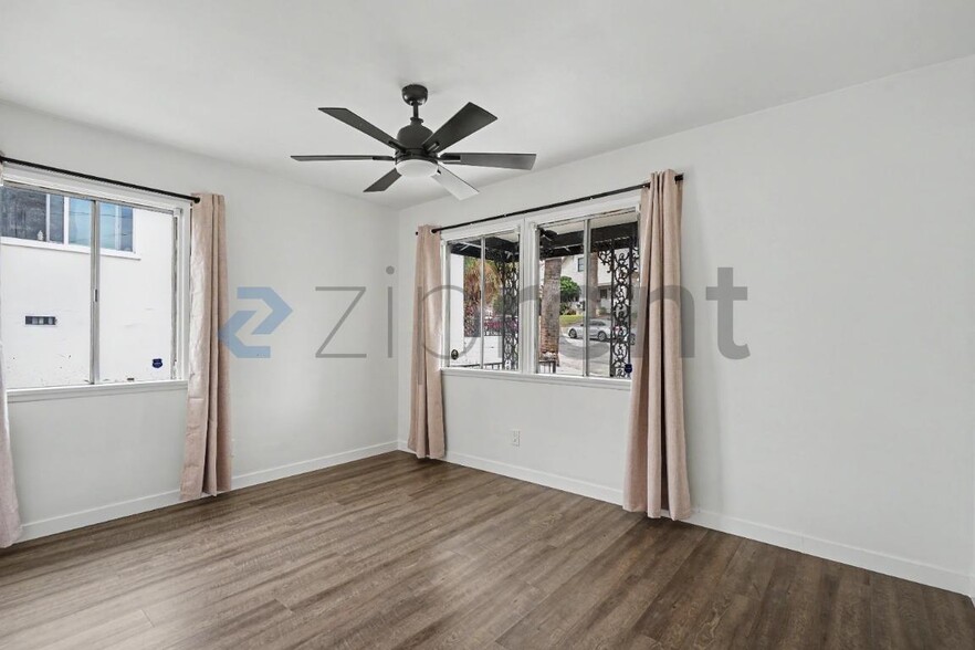 Building Photo - Unit