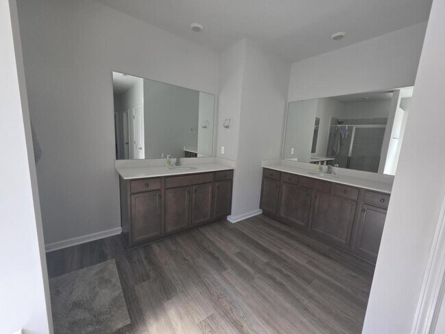 Building Photo - 352 Castlepath Dr SW