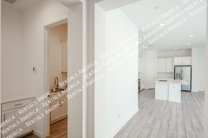 Building Photo - 3812 E Bartlett Way