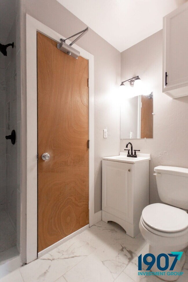 Building Photo - Completely Updated 3-Bed, 2-Bath Home in O...