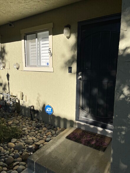 Front dooor - 59 Meadowbrook Ave