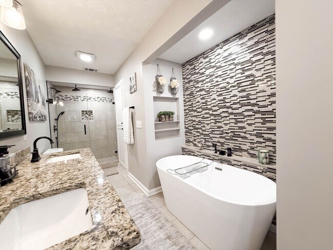 Building Photo - NO APPLICATION FEE FOR 72 HOURS! Spacious Fully-Furnished 5-Bedroom Home | Mid-Term Rental in Gre...