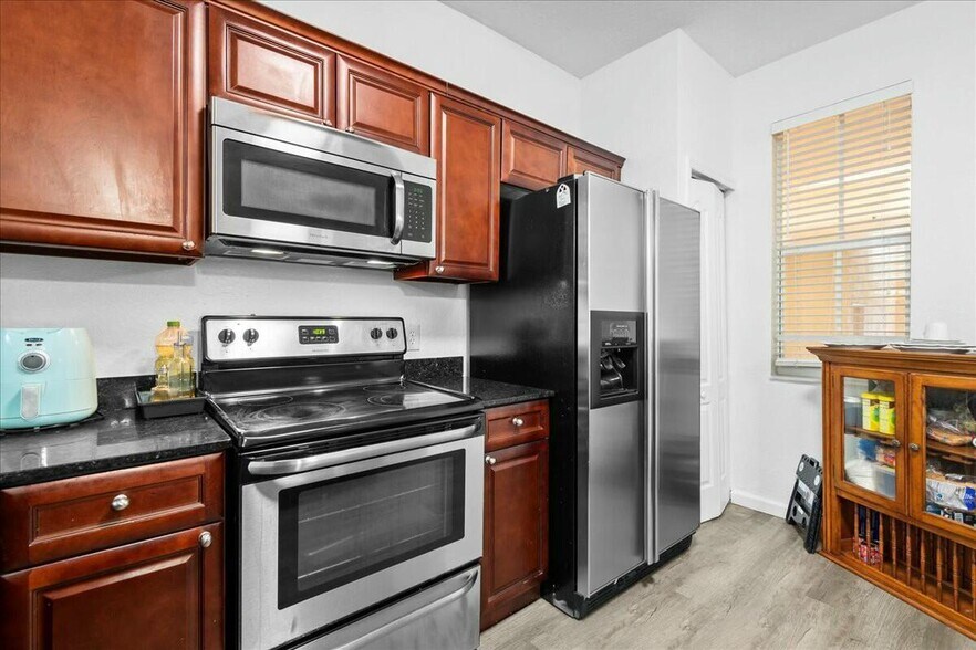 Building Photo - 1109 Shoma Dr