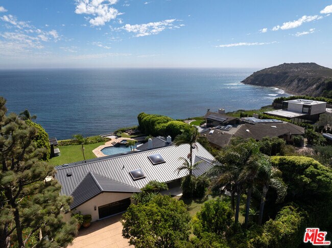 Building Photo - 29020 Cliffside Dr