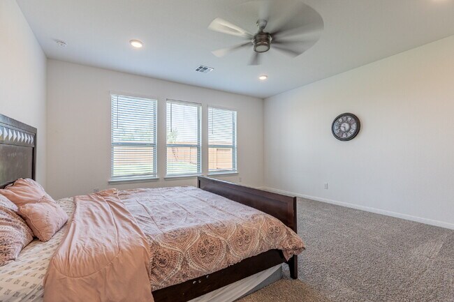 Building Photo - 2332 Giona Pl