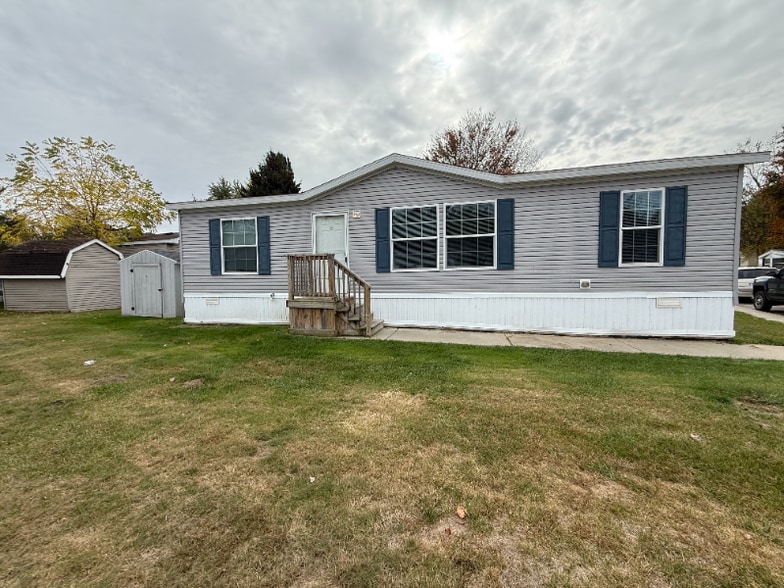 Primary Photo - 47 W Manor St