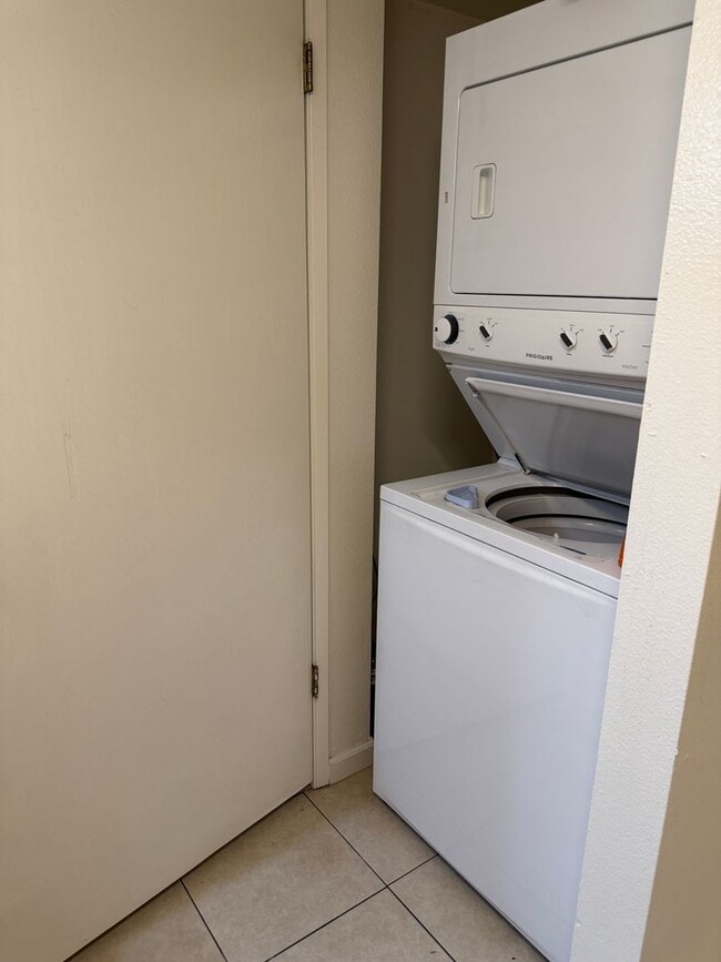 Building Photo - Ground floor 2 bedroom apartment in Wailuku