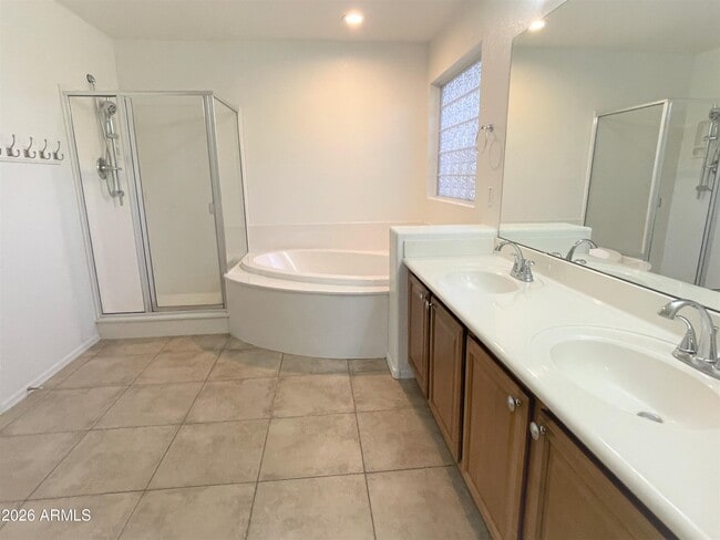 Building Photo - 7650 E Williams Dr