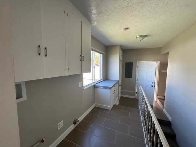 Building Photo - 3 Bedroom 1.75 Bathrooms House in Springvi...