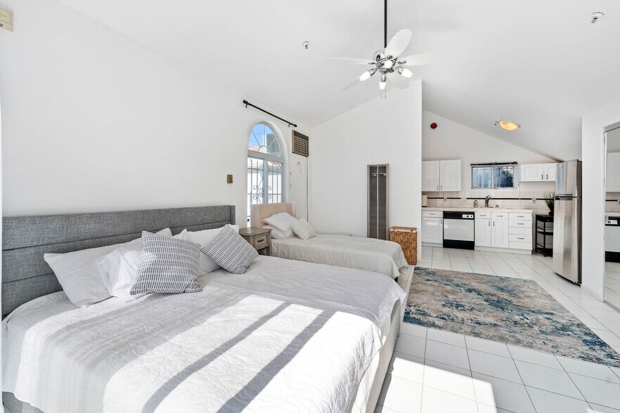 Building Photo - 140 N Carson Rd