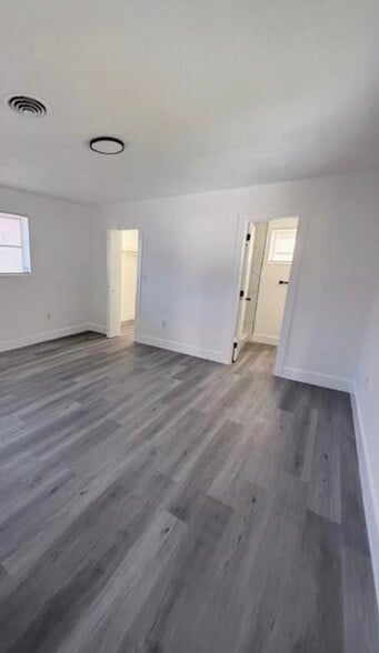 Building Photo - 275 NE 173rd St