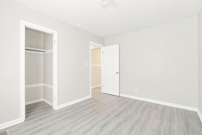 Building Photo - 108 Columbian Ave