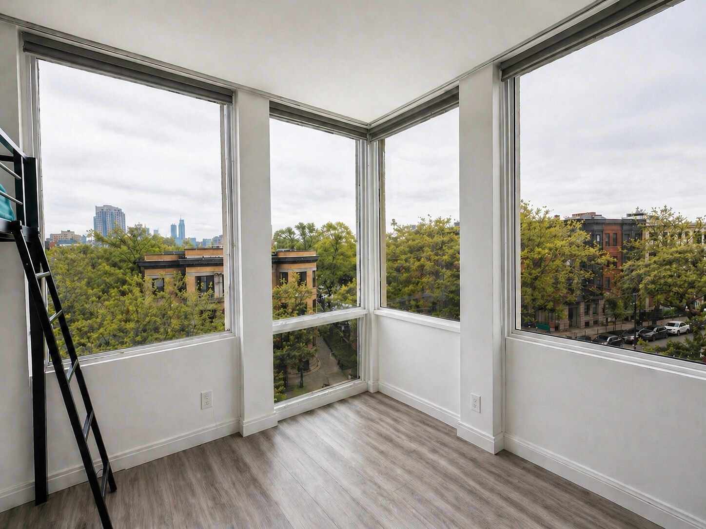 Building Photo - 444 W Fullerton Pky