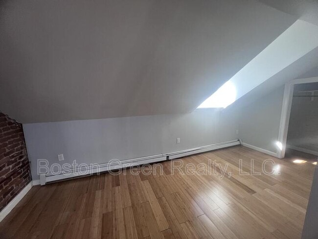 Building Photo - 315 Meridian St