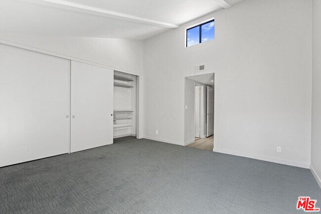 Building Photo - 1044 20th St