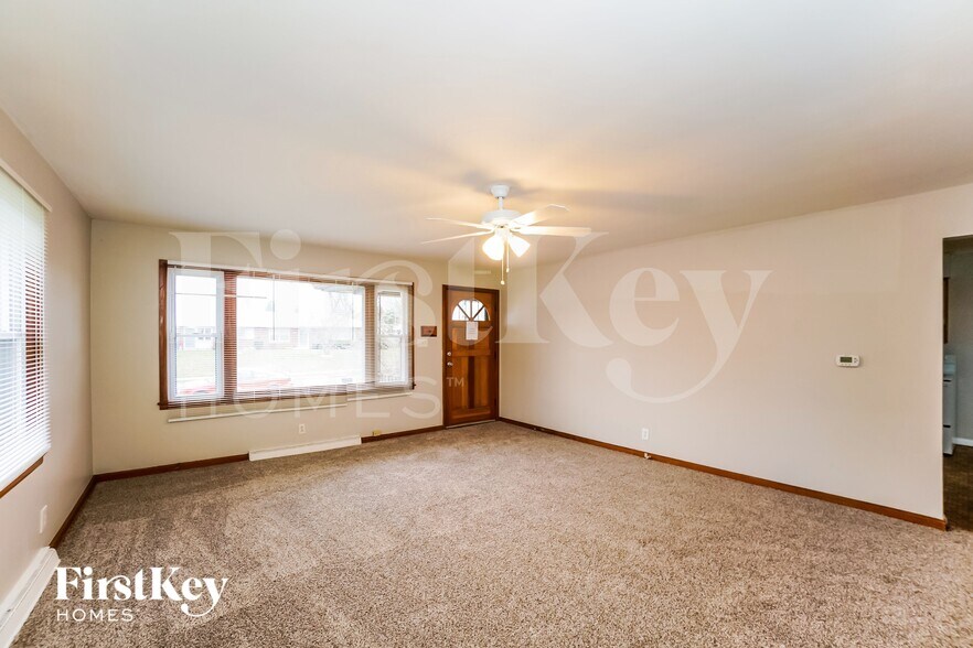 Building Photo - 5909 Nash Ln