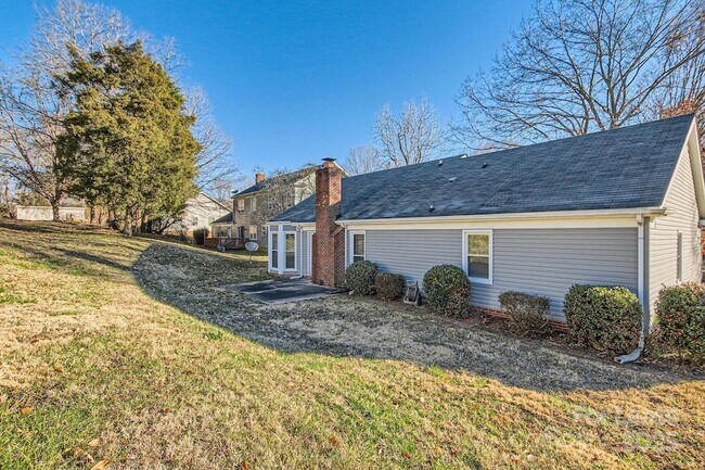 Building Photo - 7201 Canyon Dr