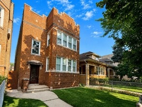 Building Photo - 5536 N Spaulding Ave