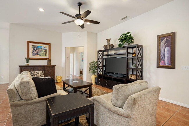 Building Photo - 53845 Avenida Alvarado