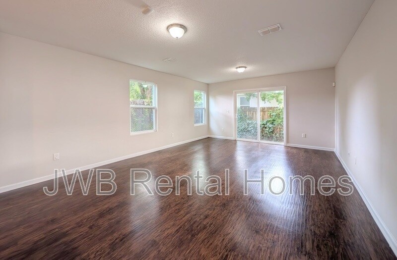 Building Photo - 8950 Dandy Ave