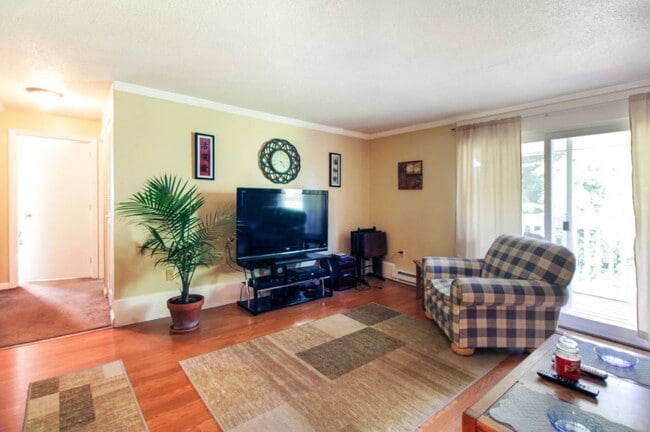 Building Photo - Country Manor Apartments