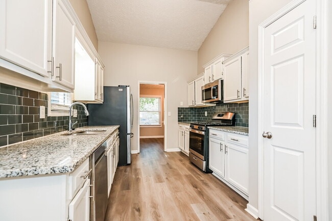 Building Photo - 923 River Rock Dr