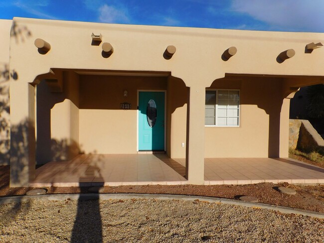 Building Photo - Beautiful Home in Old Mesilla