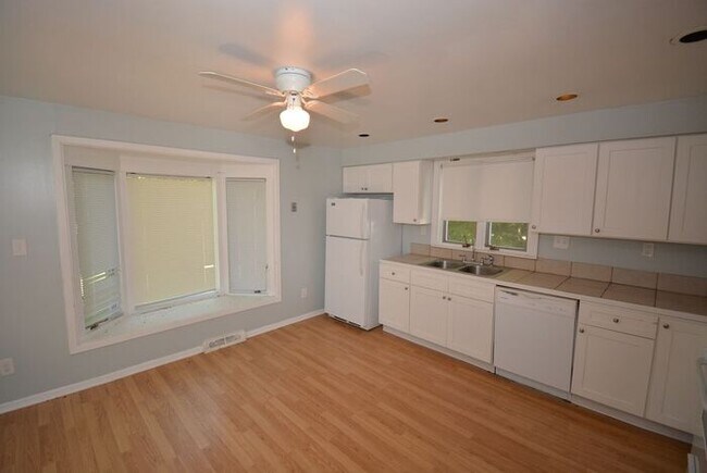 Building Photo - 4 Bedroom Home For Rent in Euclid Ohio