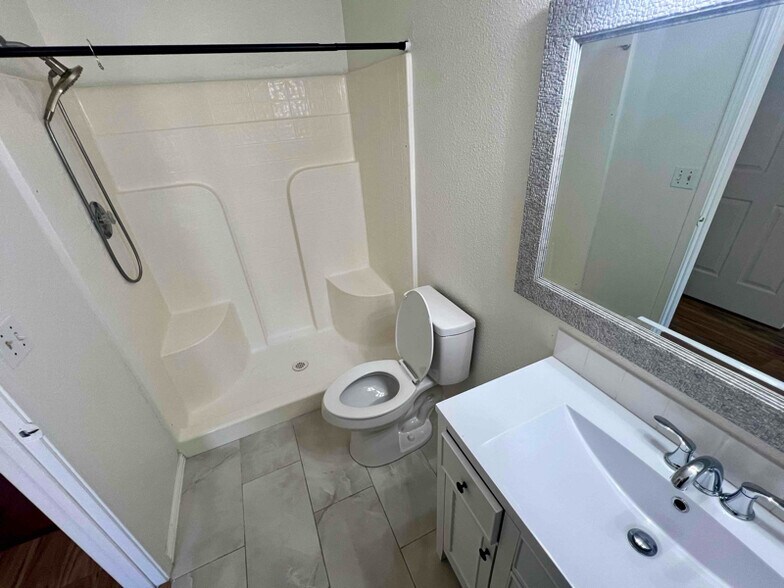 Building Photo - 2718 Bobcat Dr