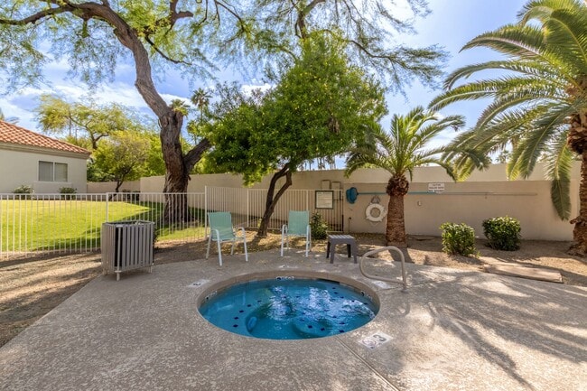 Building Photo - Adorable 2 bedroom unit in Paradise Valley!!