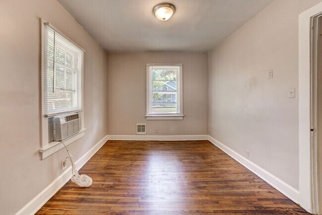 Building Photo - Tulsa 2-Bedroom Home | Walk to TU + Fenced...