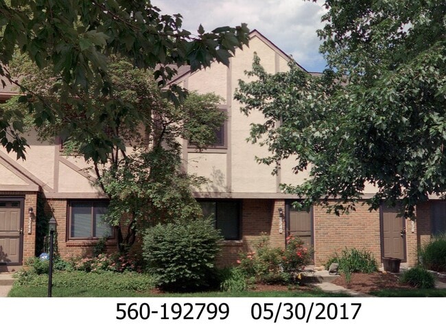 Building Photo - 3240 Brookview Way