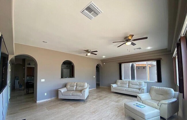 Building Photo - 3528 N Val Vista Rd