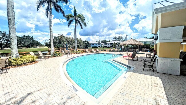 Building Photo - Annual Turnkey 3/3 penthouse on waterfront...