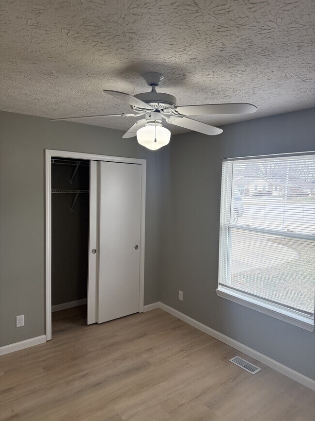 Building Photo - 804 Woodmere Dr