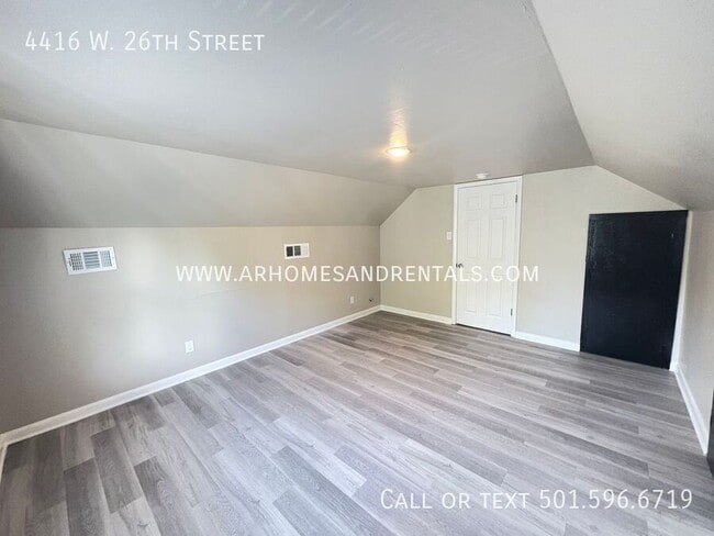 Building Photo - 4416 W 26th St