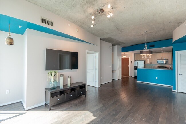 Building Photo - 5925 Almeda Rd