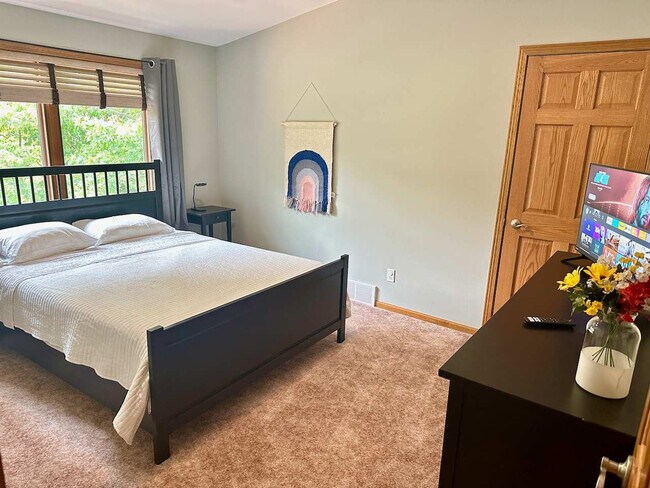 Building Photo - 222 Grouse Dr