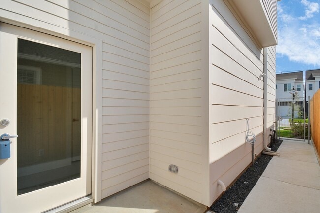 Building Photo - 4707 Oats St