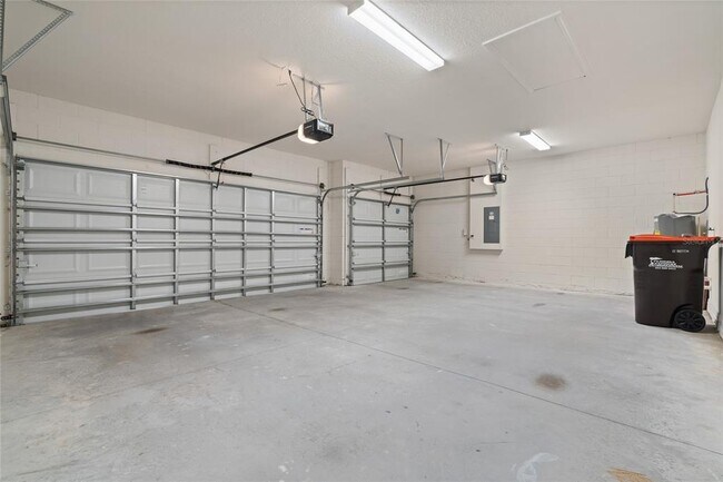 Building Photo - 8260 SW 59th Ave