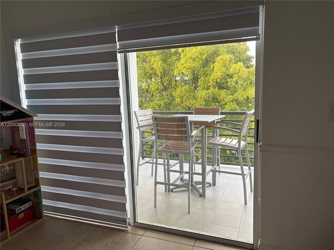 Building Photo - 9731 Fontainebleau Blvd