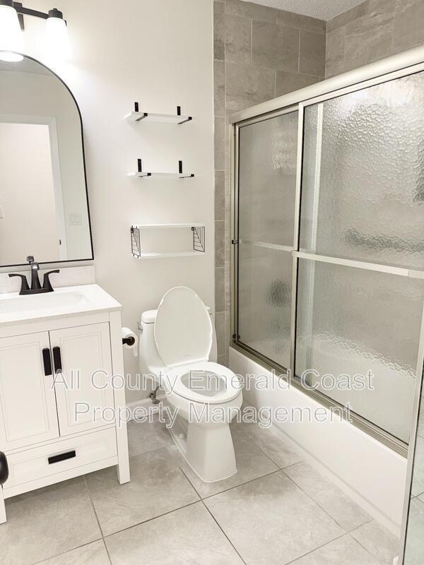 Building Photo - 504 Kelly St