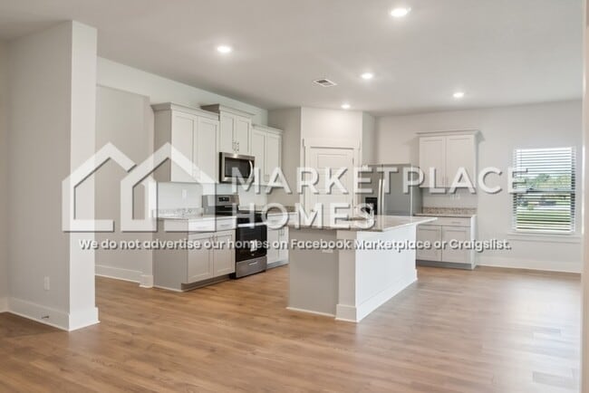 Building Photo - 2070 Hyacinth Ln