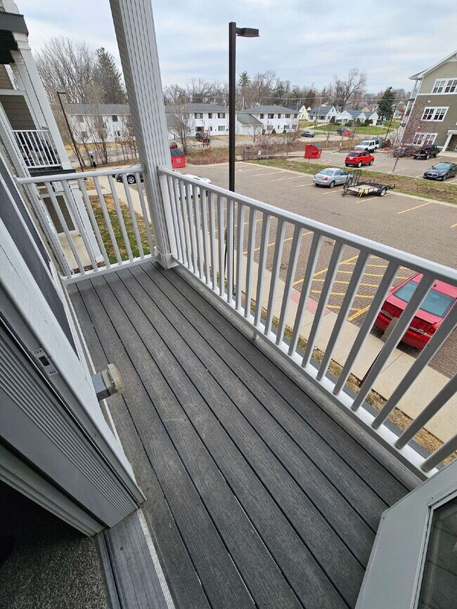 Building Photo - 2 Bedroom | 1 Bathroom 2nd Floor Apartment...