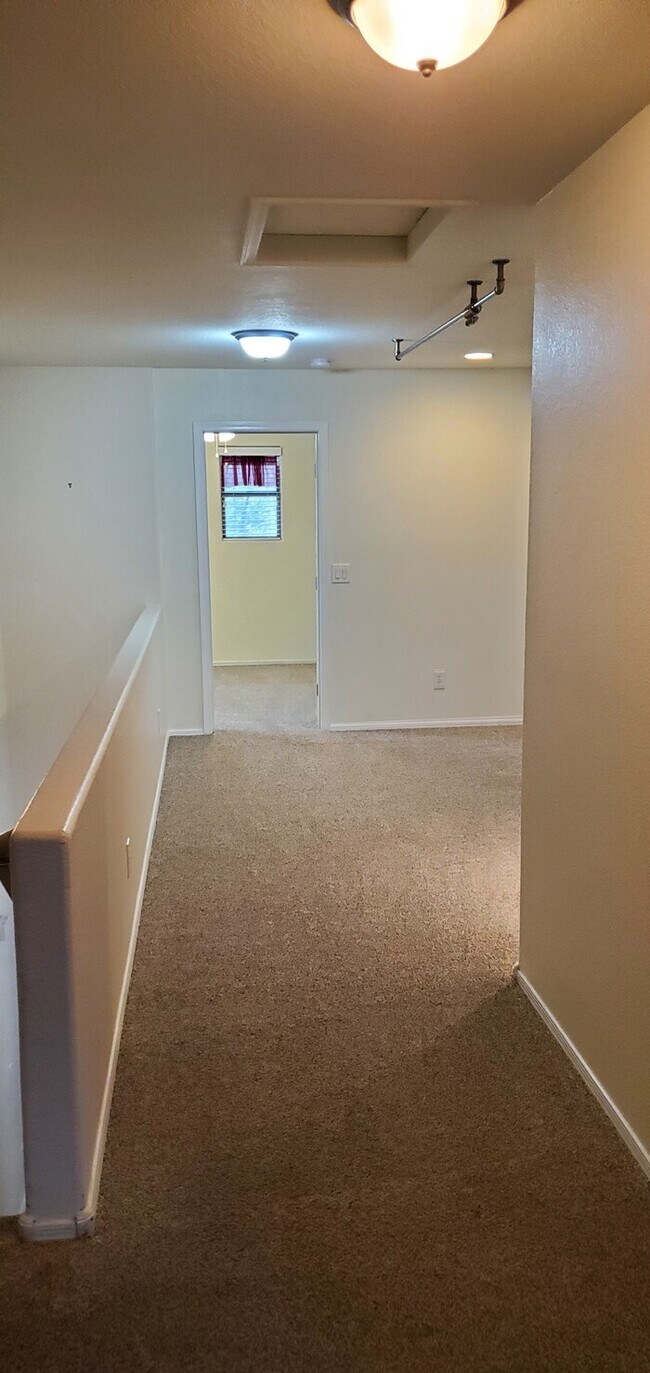 Building Photo - Beautiful 4-Bedroom Home For Rent in Queen...