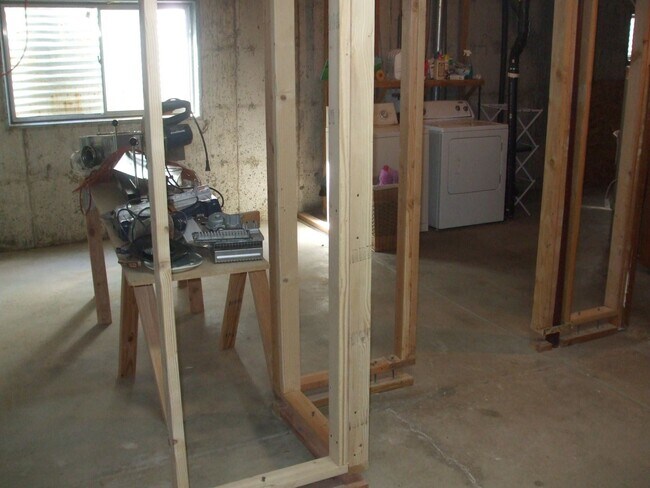Building Photo - Experience Aurora living in this spacious 3-bedroom, 2-bathroom home