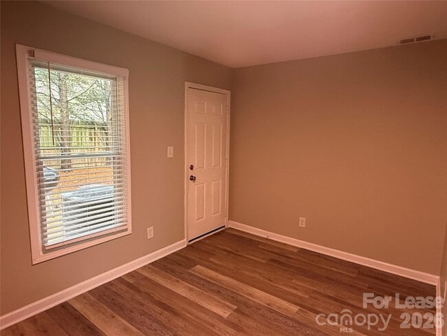 Building Photo - 312 W Catawba Ave