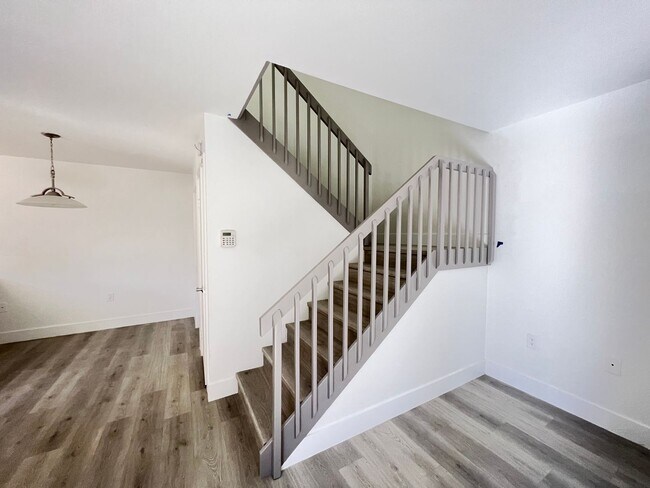 Building Photo - Townhouse 2 Bedroom 2.5 Bath West Palm beach