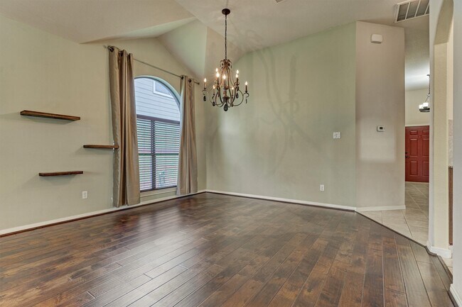 Building Photo - 8007 N Tarrytown Crossing Dr