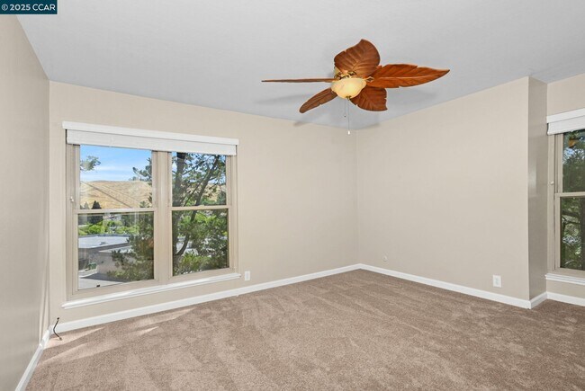 Building Photo - 2075 Ascot Dr